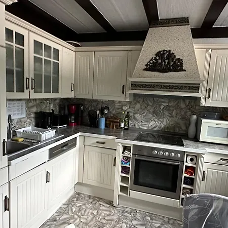 A&e Проживание в семье Fernwald