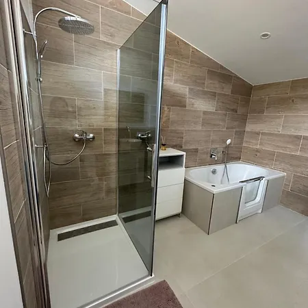 Проживание в семье A&e